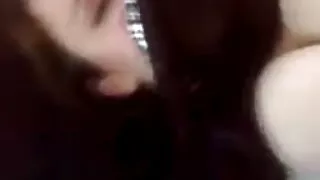 Cadela suja de cabeç ...