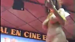 Cadela magra de cabe ...